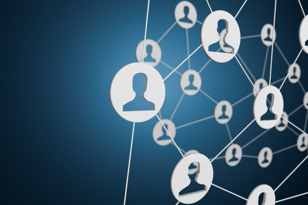 网络概念:男人和女人在网络中相互连接。图片下载