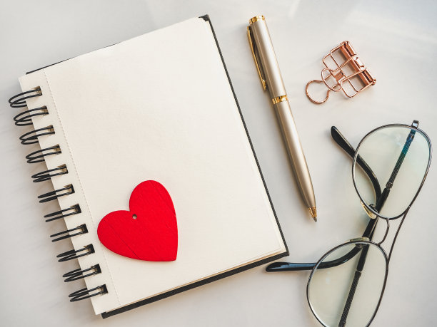 空白的记事本页，你的祝贺信息图片下载