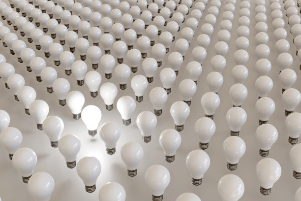 在许多未点亮的灯泡中，一个灯泡点亮了。3 d演示。图片下载