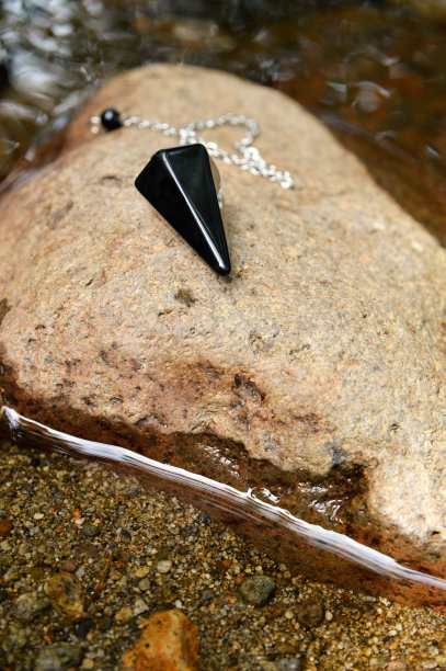 黑色摆宝石图片下载