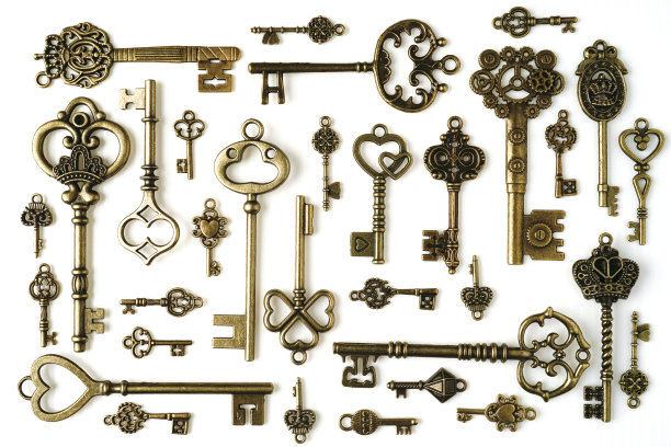 青铜钥匙装饰钥匙时钟和宝箱图片下载
