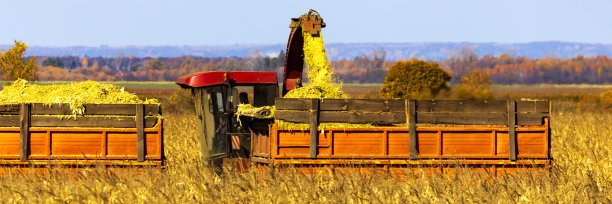 大型农业收割机图片下载