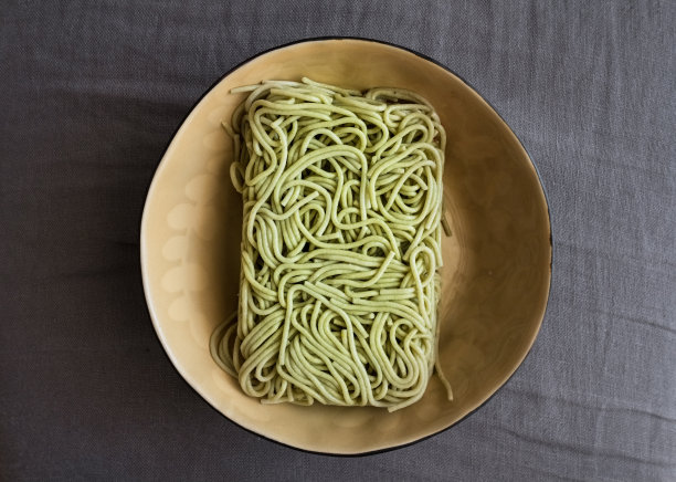 盘子上的意大利面图片下载