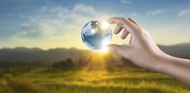 手持地球，地球节能概念，图片由美国宇航局提供图片下载