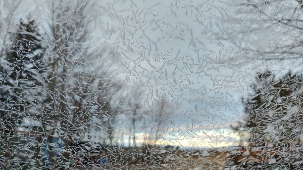 透过破碎的玻璃图片下载