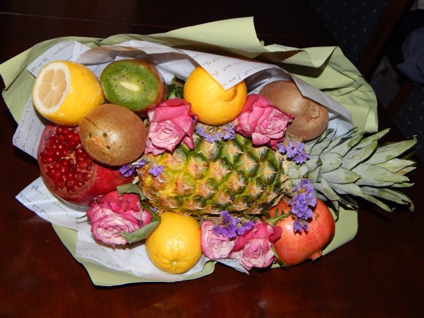 五颜六色的花束和水果图片下载