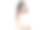 工作室里穿着米色毛衣的亚洲年轻女性。图片下载