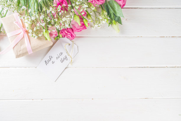 鲜花与礼盒背景图片下载