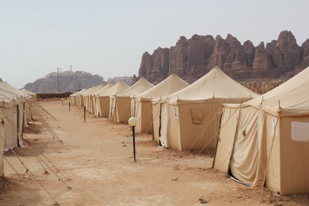 约旦瓦迪拉姆沙漠的帐篷营地图片下载