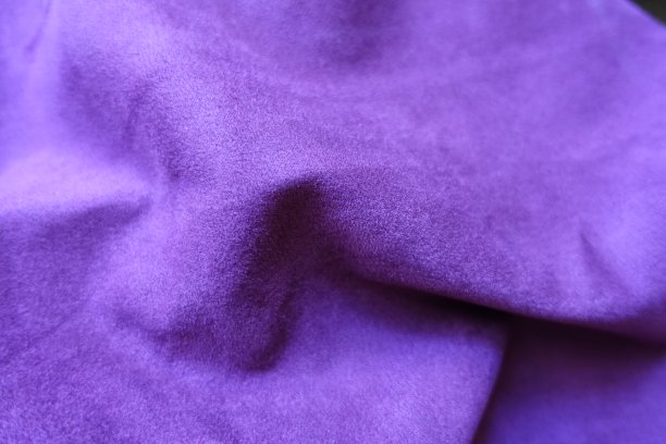 特写卡住的紫色人造麂皮织物图片下载