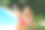 在巴厘岛的豪华别墅里，一名女子在泳池里吃着水果放松。图片下载