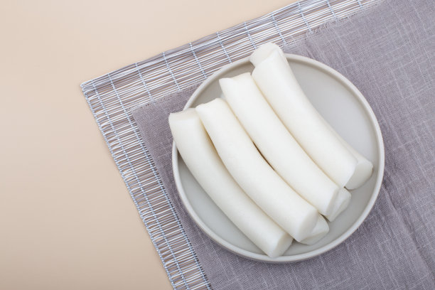 棒米糕是韩国食品。圆圆的年糕棒。图片下载