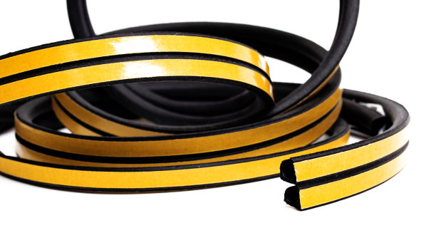 白色背景上隔离的窗户用橡胶密封胶带图片下载