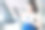 迷人的年轻女子拿着一个水瓶在健身。苗条女性在健身房锻炼健康的生活方式图片下载