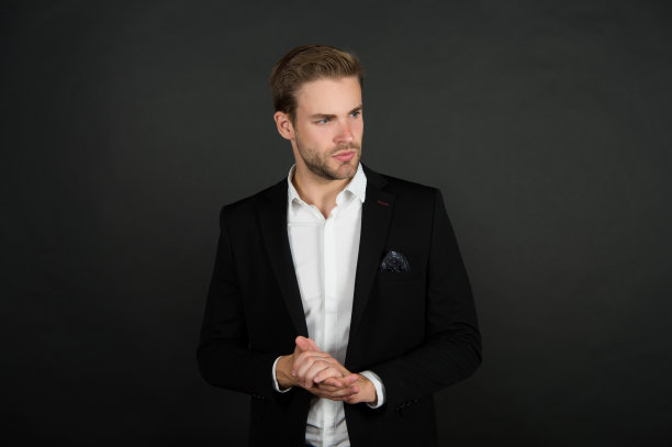 有目的的野心家。业务人员。严重的激励企业家。商人正式的西装。英俊的男人ceo。成功而有魅力的律师。领导力和商业理念。企业教练图片下载