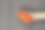 手持橙色橡胶球在灰色背景。图片下载