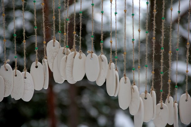 手工制作的挂弦风铃，具有景深效果图片下载