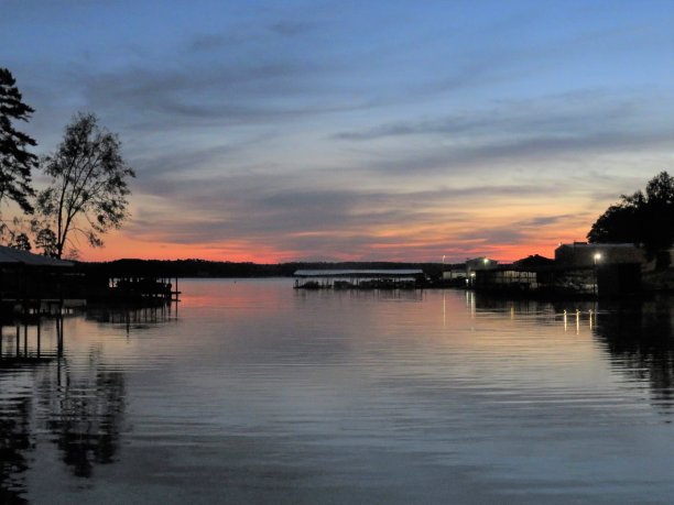 旋涡污迹湖日出图片下载