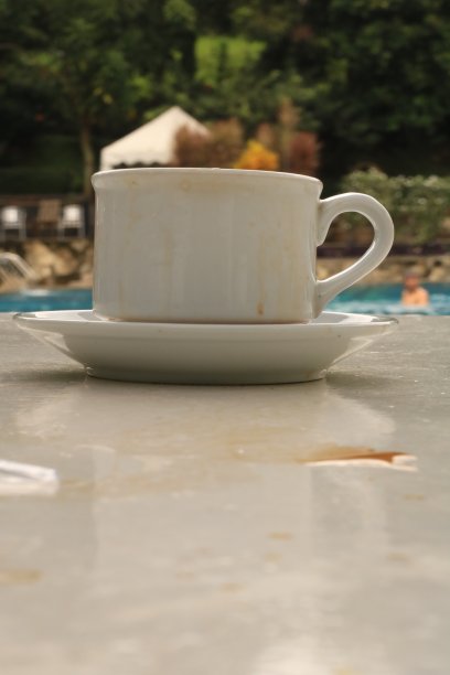 一个白色的杯子图片下载