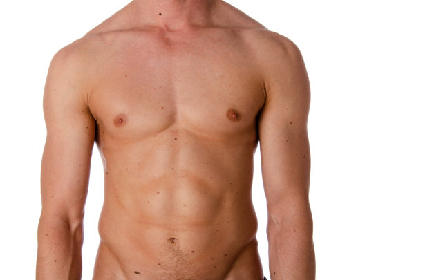 男性炫耀他的肌肉。体育锻炼健身。图片下载