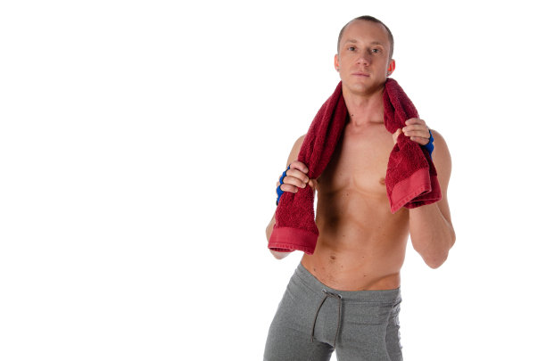 男性炫耀他的肌肉。体育锻炼健身。图片下载