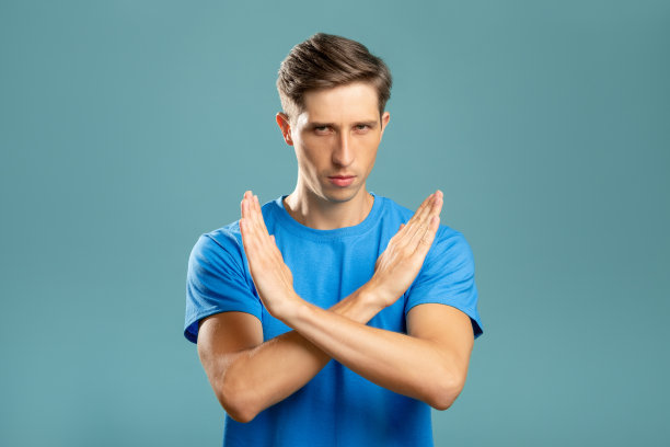 双手交叉拒绝手势禁止通行图片下载