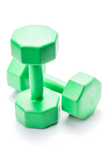 白色背景上孤立的绿色哑铃。剪出固定重量的杠铃。健身器材图片下载