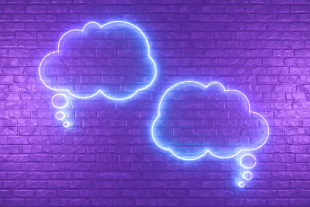 黑砖墙上的霓虹灯光闪闪发光图片下载