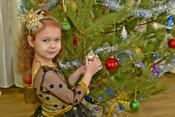 在幼儿园里庆祝新年。图片下载