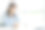 年轻的亚洲女高中生正在上课。素材图片