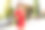 甜美可爱的年轻女子穿着红色off-shoulders连衣裙聊天现代小玩意户外街道城市城市的照片图片下载