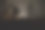 老房子与一个幽灵在森林晚上或废弃的鬼屋在雾。枯树林中神秘的老建筑。夜晚有月亮的树。超现实的灯。万圣节恐怖的概念图片下载