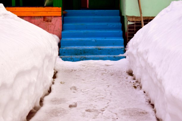 冬天的蓝色门廊图片下载