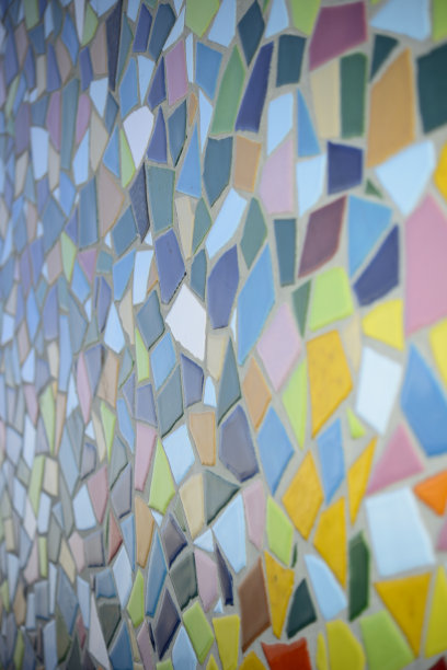 彩色的瓷砖墙。图片下载