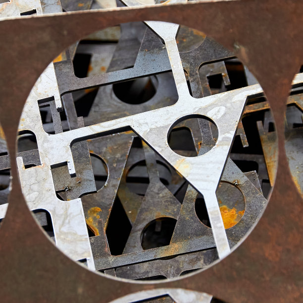 金属板材激光切割后的成形废料背景图片下载