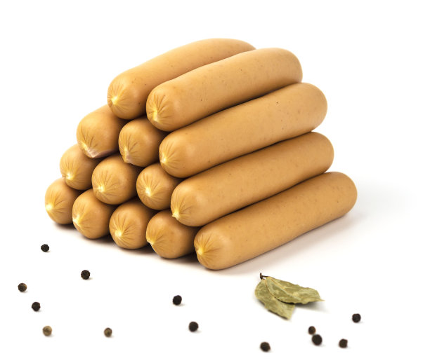 白色背景上放着香肠和胡椒粒图片下载