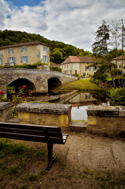 圣-让-德-科尔是法国多尔多涅北部的一个中世纪村庄图片下载