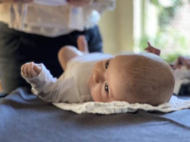 刚出生婴儿护理图片下载