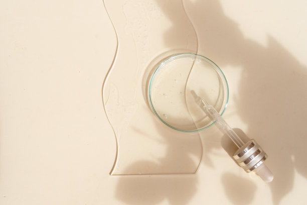 玻璃培养皿，透明纯天然护肤精华图片下载