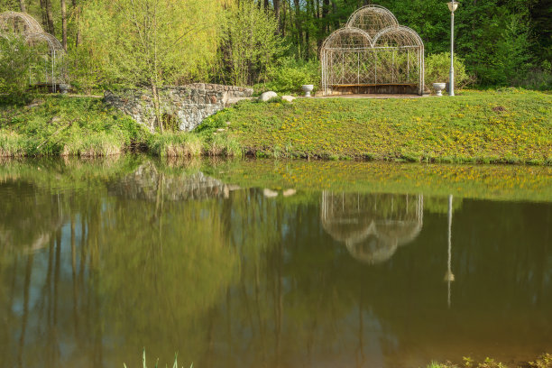 基辅Feofaniya公园美丽的凉亭。图片下载