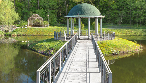 基辅Feofaniya公园美丽的凉亭。图片下载