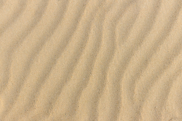 天然砂石纹理背景。以沙滩上的沙子为背景。波浪沙背景夏季设计。图片下载