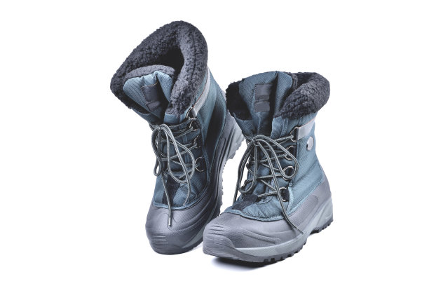 绝缘越野靴寒冷季节，高小腿，花边，防滑瓦楞加强鞋底旅行和冬季捕鱼隔离在一个白色背景特写图片下载