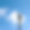 烟雾从化工厂烟囱在多云的天空背景。生态的主题。图片下载
