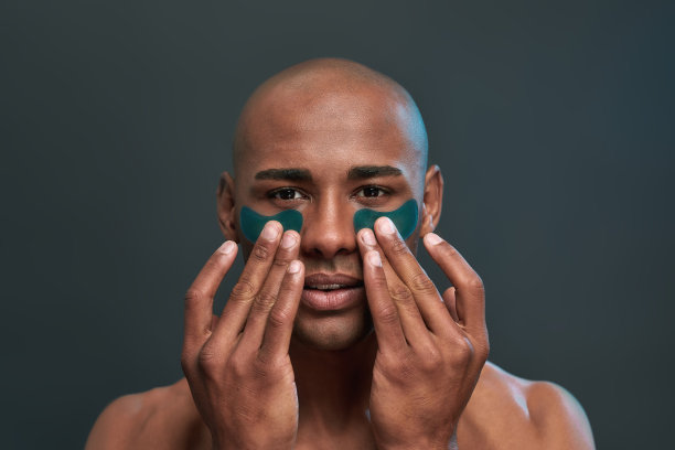 用眼罩紧贴皮肤图片下载