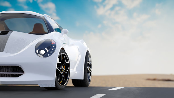 在晴朗的天空下，跑车行驶在沙漠后面的公路上。图片下载