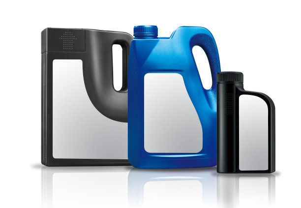 汽车机油滤清器和发动机油瓶隔离在白色背景上随路径图片下载