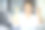 美丽的亚洲女学生在家里看书和用笔记本工作。她是快乐和成功的图片下载