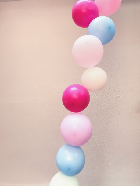 室内的生日图片下载