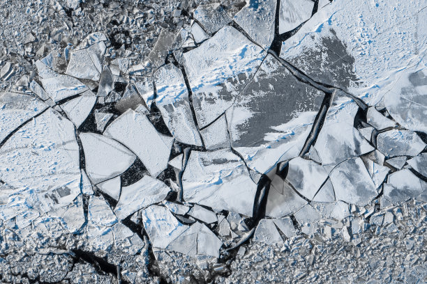 冰冻的大海。图片下载